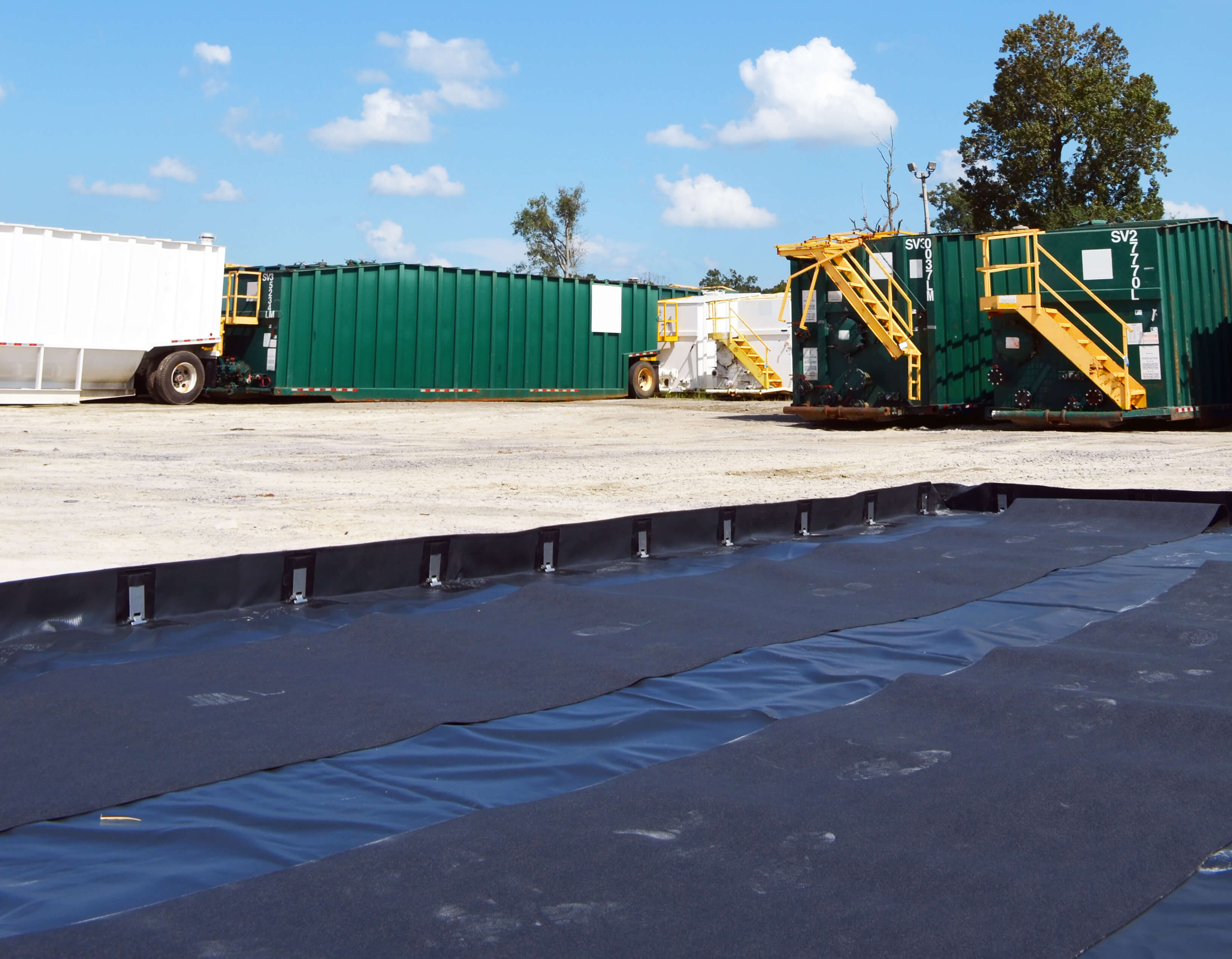 Hinge Bracket Spill Containment Berms PacTec, Inc.