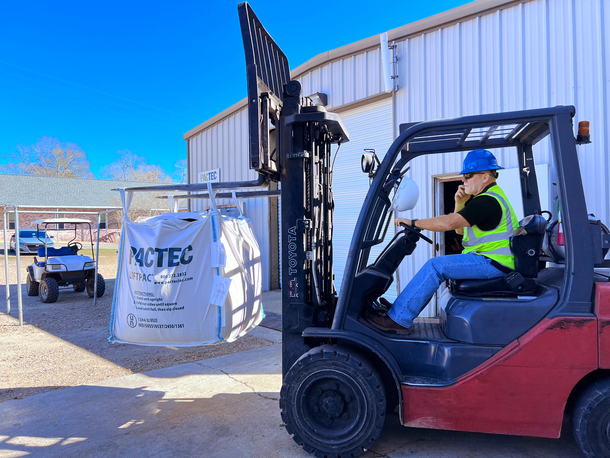 [I] LiftPac SS- LiftPac SS on a Forklift
